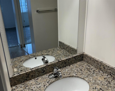 4111 E Camelback Road - Photo Thumbnail 14