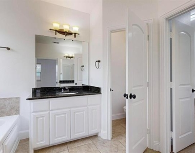 712 Davinci Court - Photo Thumbnail 12