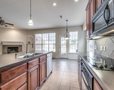 11699 Kingsville Drive - Photo Thumbnail 4