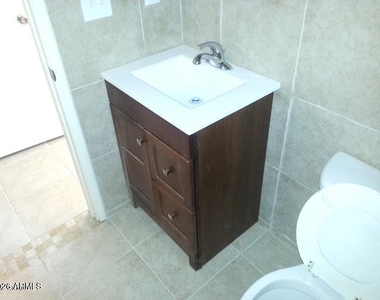 7010 N 68th Drive - Photo Thumbnail 16