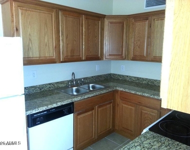 7010 N 68th Drive - Photo Thumbnail 9
