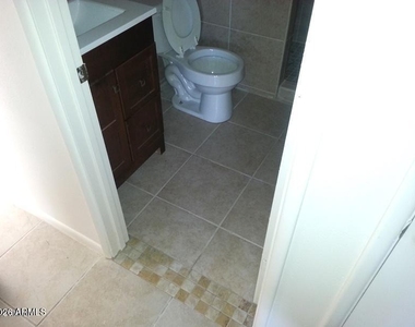 7010 N 68th Drive - Photo Thumbnail 12