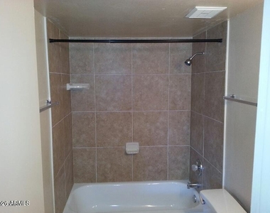 7010 N 68th Drive - Photo Thumbnail 17