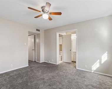7918 Royal Lane - Photo Thumbnail 14
