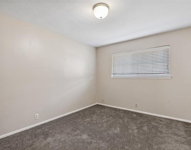 7918 Royal Lane - Photo Thumbnail 18