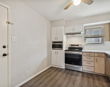 7918 Royal Lane - Photo Thumbnail 11