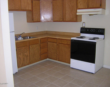 4940 E Holly Street - Photo Thumbnail 3
