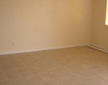 4940 E Holly Street - Photo Thumbnail 6