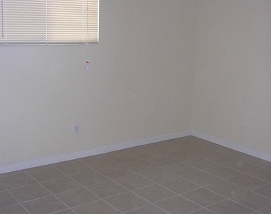 4940 E Holly Street - Photo Thumbnail 9