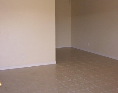 4940 E Holly Street - Photo Thumbnail 7