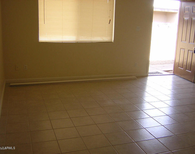 4940 E Holly Street - Photo Thumbnail 4