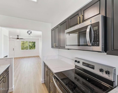 2205 S Mill Avenue - Photo Thumbnail 8
