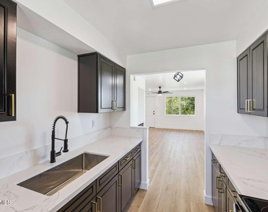 2205 S Mill Avenue - Photo Thumbnail 7