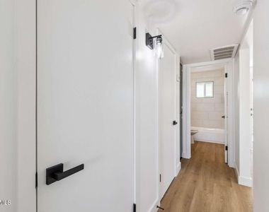 2205 S Mill Avenue - Photo Thumbnail 11