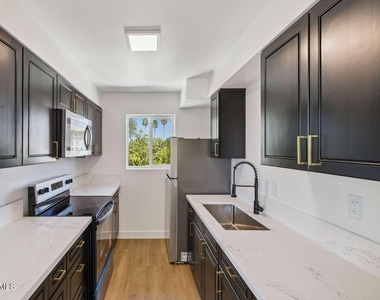 2205 S Mill Avenue - Photo Thumbnail 5