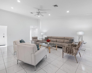 5605 Forest Oaks Terrace - Photo Thumbnail 14
