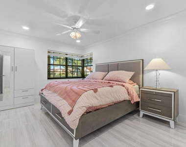 5605 Forest Oaks Terrace - Photo Thumbnail 18