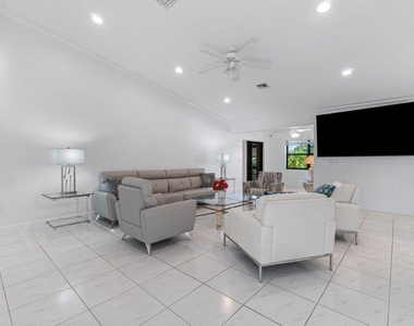 5605 Forest Oaks Terrace - Photo Thumbnail 12