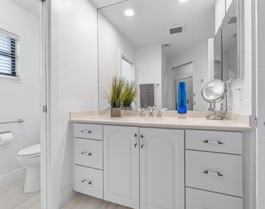 5605 Forest Oaks Terrace - Photo Thumbnail 17