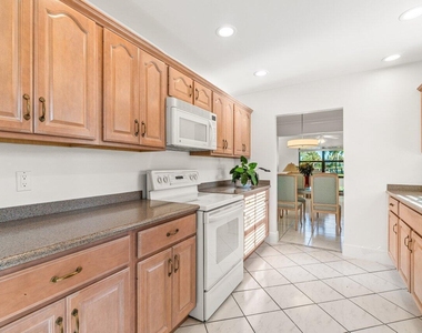 5605 Forest Oaks Terrace - Photo Thumbnail 4