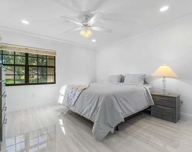 5605 Forest Oaks Terrace - Photo Thumbnail 20