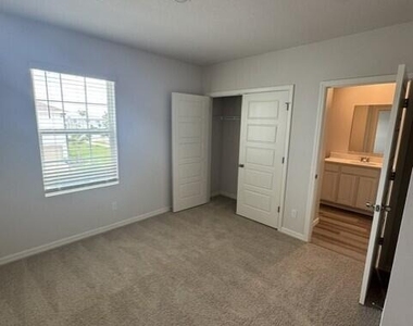 12845 Sw Forli Way - Photo Thumbnail 10