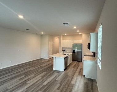 12845 Sw Forli Way - Photo Thumbnail 4