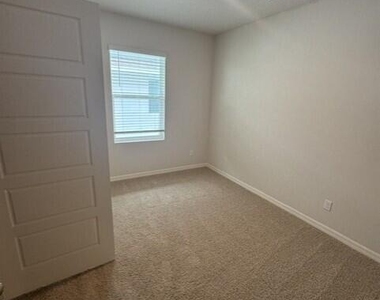 12845 Sw Forli Way - Photo Thumbnail 11