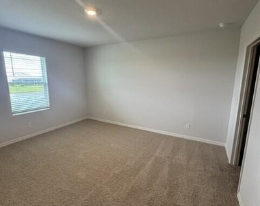 12845 Sw Forli Way - Photo Thumbnail 7