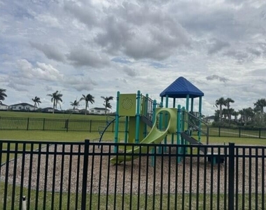 12845 Sw Forli Way - Photo Thumbnail 20