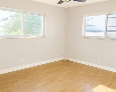 1001 Se 3rd Street - Photo Thumbnail 9