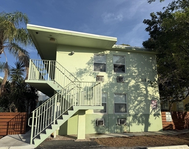 1118 N H Street - Photo Thumbnail 8