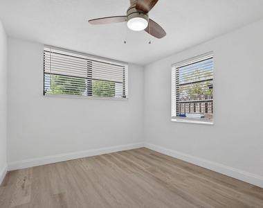 1048 Sw 1st Terrace - Photo Thumbnail 13