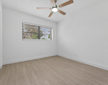 1048 Sw 1st Terrace - Photo Thumbnail 9