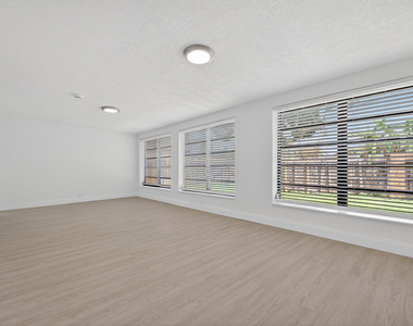 1048 Sw 1st Terrace - Photo Thumbnail 16