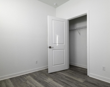4530 Nw Exchange Avenue - Photo Thumbnail 16