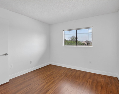 300 W Palm Cir Circle W - Photo Thumbnail 14