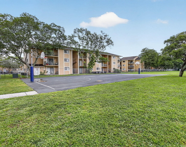 300 W Palm Cir Circle W - Photo Thumbnail 26