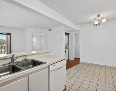 300 W Palm Cir Circle W - Photo Thumbnail 8