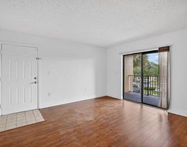 300 W Palm Cir Circle W - Photo Thumbnail 4