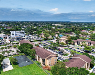 300 W Palm Cir Circle W - Photo Thumbnail 32