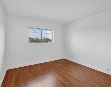 300 W Palm Cir Circle W - Photo Thumbnail 11
