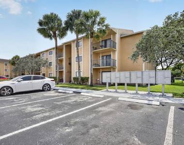 300 W Palm Cir Circle W - Photo Thumbnail 39