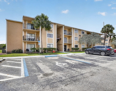 300 W Palm Cir Circle W - Photo Thumbnail 40