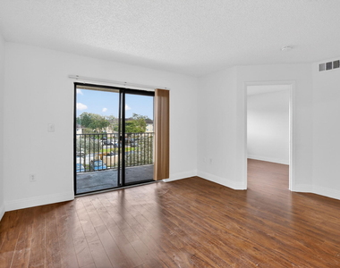 300 W Palm Cir Circle W - Photo Thumbnail 1
