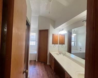 7317 Louisburg Drive - Photo Thumbnail 20