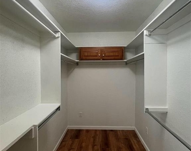 7317 Louisburg Drive - Photo Thumbnail 14