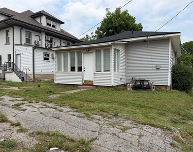 320 W Duffy Street - Photo Thumbnail 15