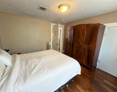 320 W Duffy Street - Photo Thumbnail 8