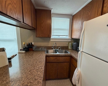 320 W Duffy Street - Photo Thumbnail 5